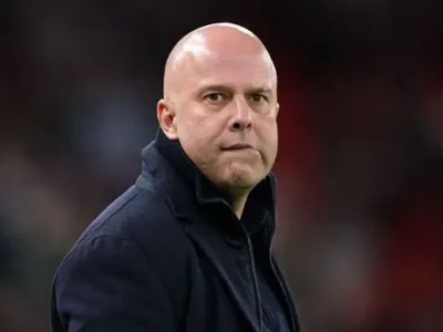 Arne Slot gây tranh cãi: ‘Lối chơi đẹp quan trọng hơn cả danh hiệu Premier League’