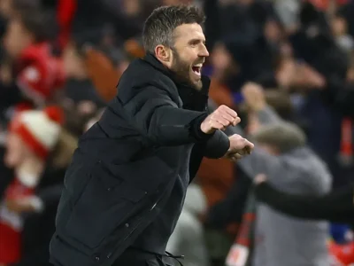 Carrick đối đầu Tottenham: Thử thách lớn nhất của huyền thoại MU sau 3 trận thắng liên tiếp