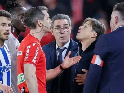 Sốc: HLV Sevilla bị cấm chỉ đạo 7 trận vì ‘cãi tay đôi’ với trọng tài, Sevilla lâm nguy