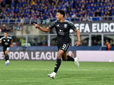 Watkins ‘nổ súng’ cú đúp, gửi lời nhắn ‘nóng’ thẳng tới HLV Tuchel