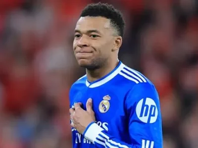 BOM TẤN: Mbappe ‘ngán ngẩm’ phương pháp của HLV Real Madrid, Vinicius lại thăng hoa