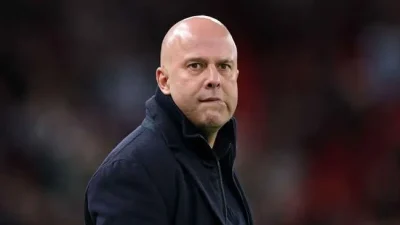 Arne Slot gây tranh cãi: 'Lối chơi đẹp quan trọng hơn cả danh hiệu Premier League' 1