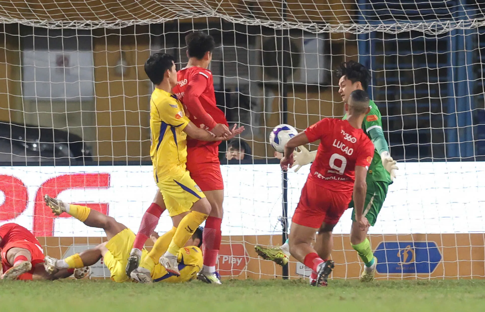 Thủ môn U23 Việt Nam xin bắt dù được HLV khuyên nghỉ ngơi 1