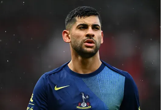 Cristian Romero đang tỏ ra bất mãn ở Tottenham. Cristian Romero dang to ra bat man o Tottenham.