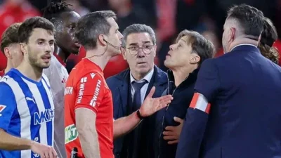 Sốc: HLV Sevilla bị cấm chỉ đạo 7 trận vì 'cãi tay đôi' với trọng tài, Sevilla lâm nguy 1