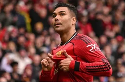 MU sắp 'đau tim' vì để Casemiro ra đi: Gareth Barry cảnh báo sai lầm khó cứu vãn 1